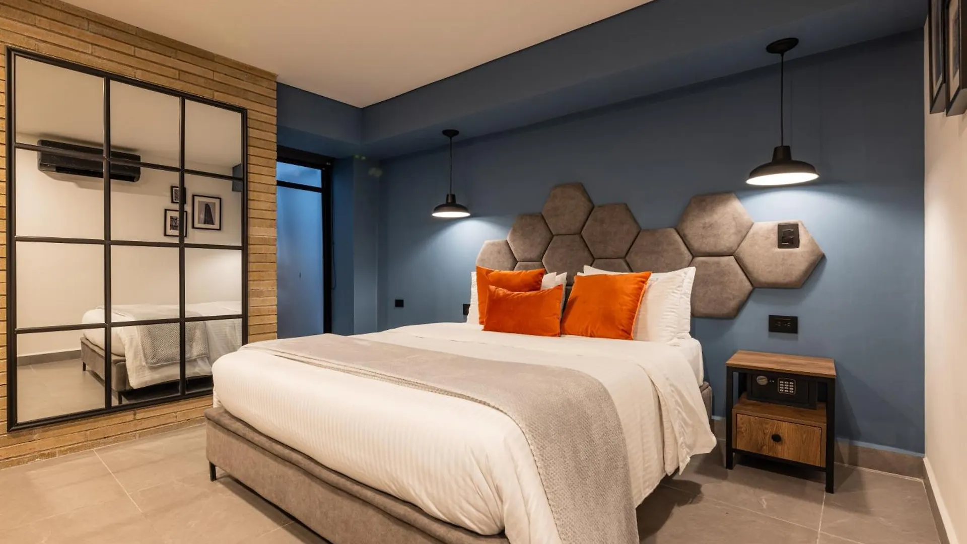 ****  The Zoho Livin Hotel Medellin Colombia