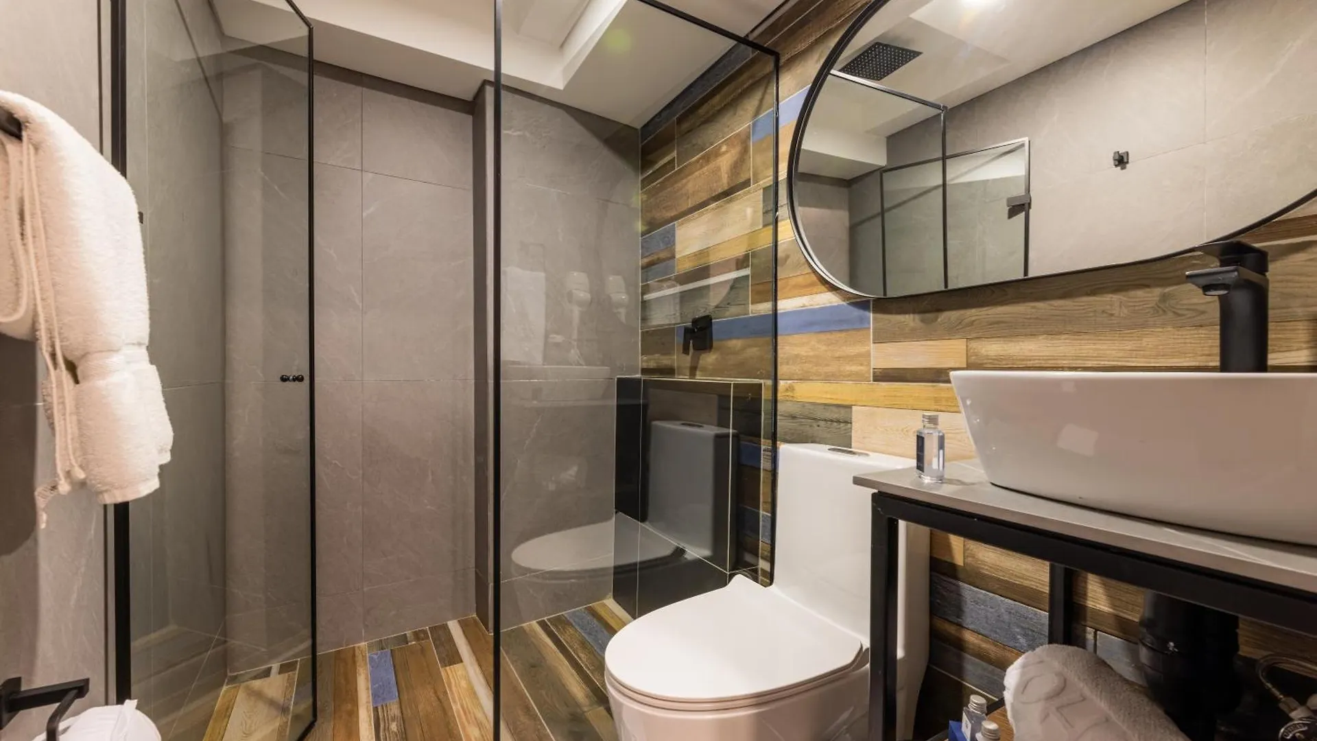 The Zoho Livin Hotel Medellin