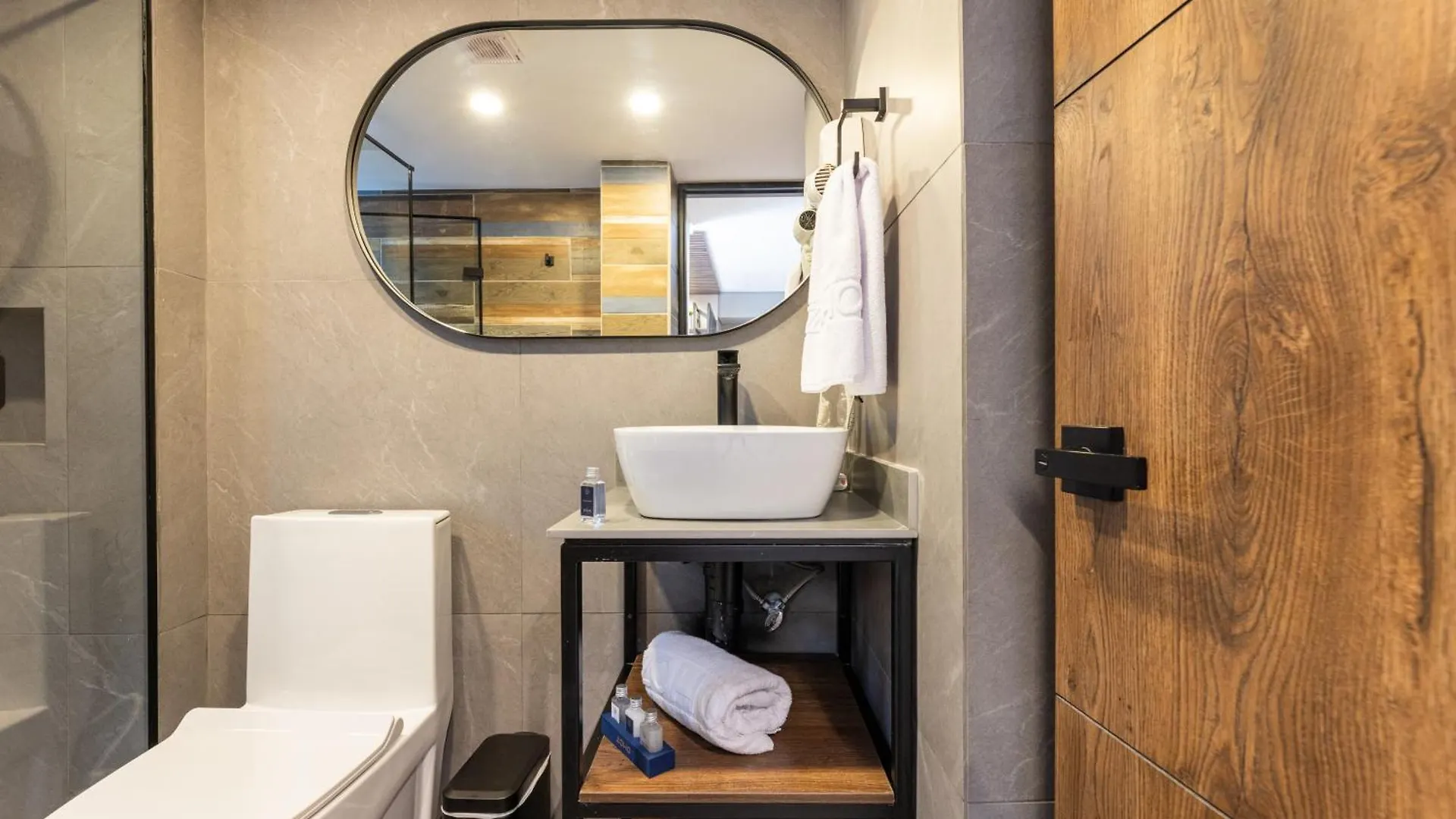 ****  The Zoho Livin Hotel Medellin Colombia