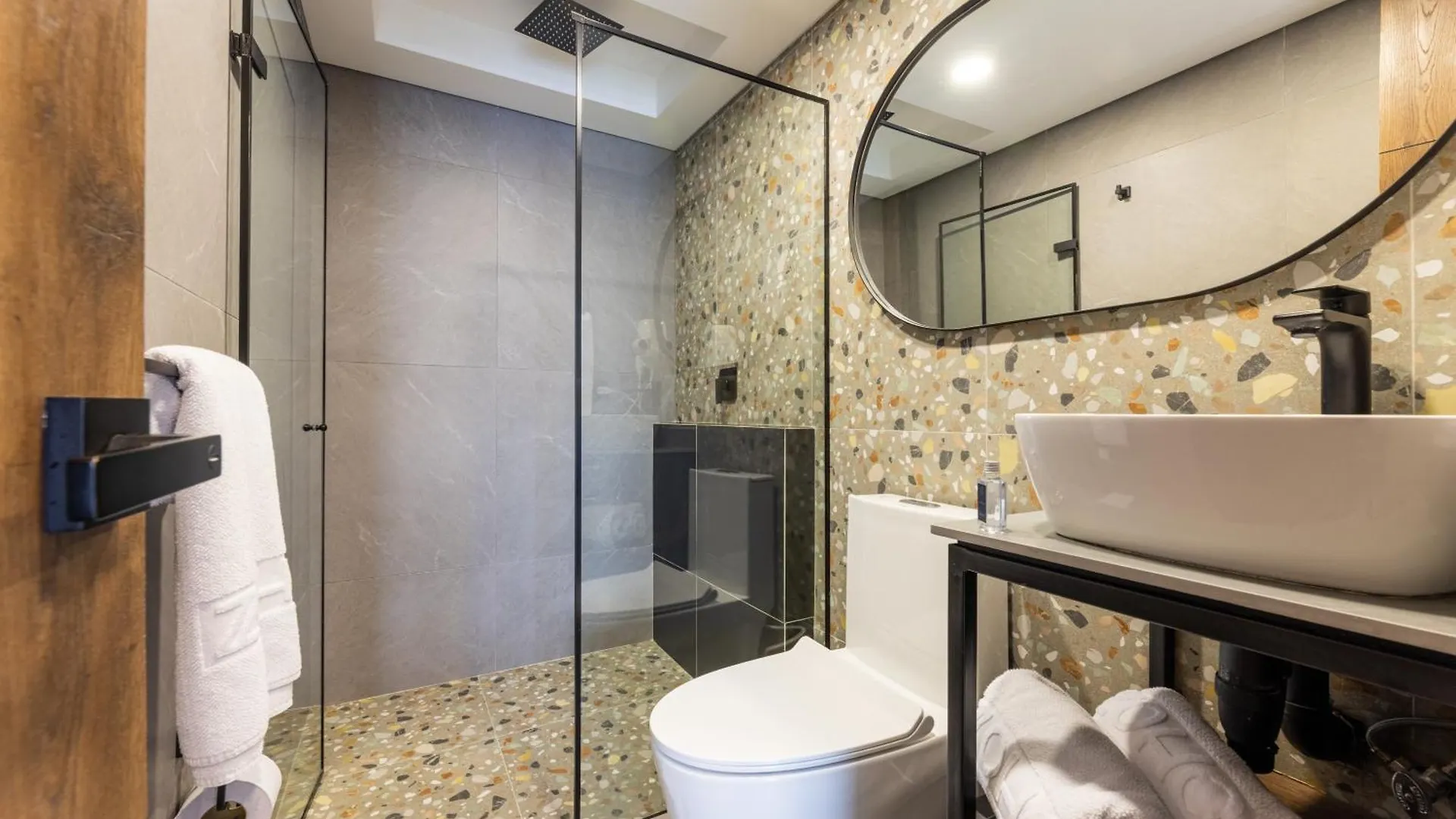 The Zoho Livin Hotel Medellin